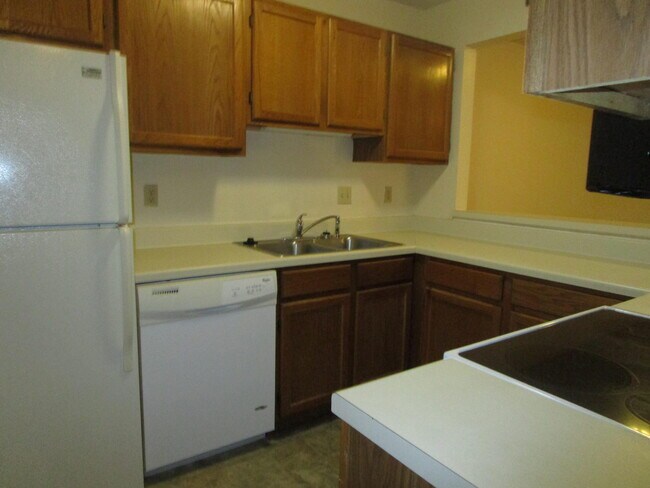 Building Photo - 655 Archdale Dr