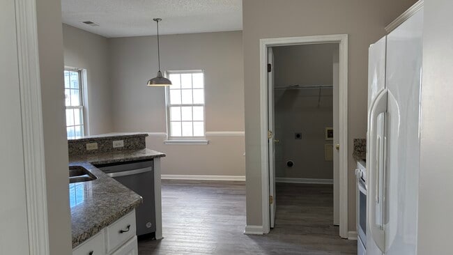 Building Photo - 12045 Evergreen Hollow Dr