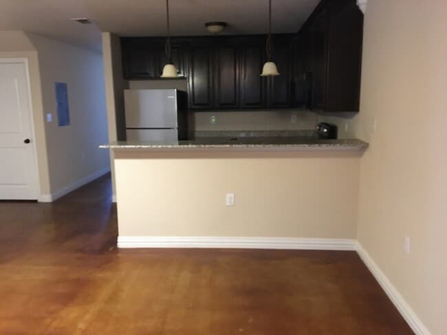 Interior Photo - 555 S Lillian St