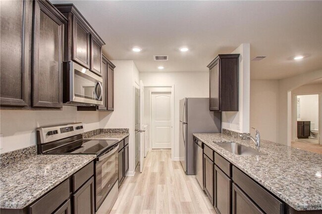 Building Photo - Charming 3BR House in Cleveland