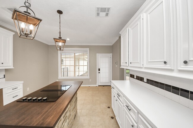 Building Photo - 2405 Guilbeau Ln