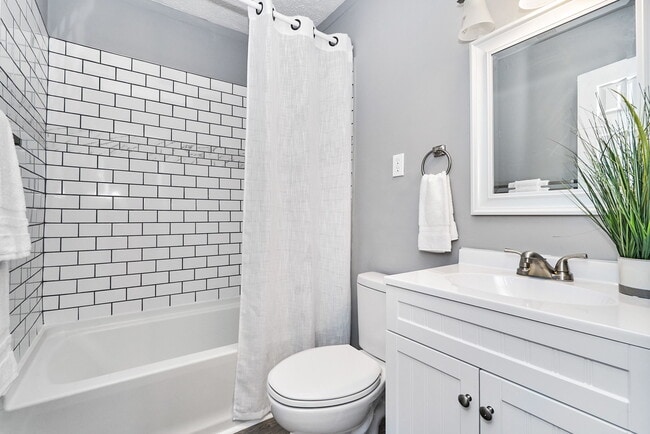 Building Photo - 624 Effingham Dr