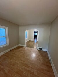 Building Photo - 3 BR 1 BA Single-Family Home Monroe MI, Av...
