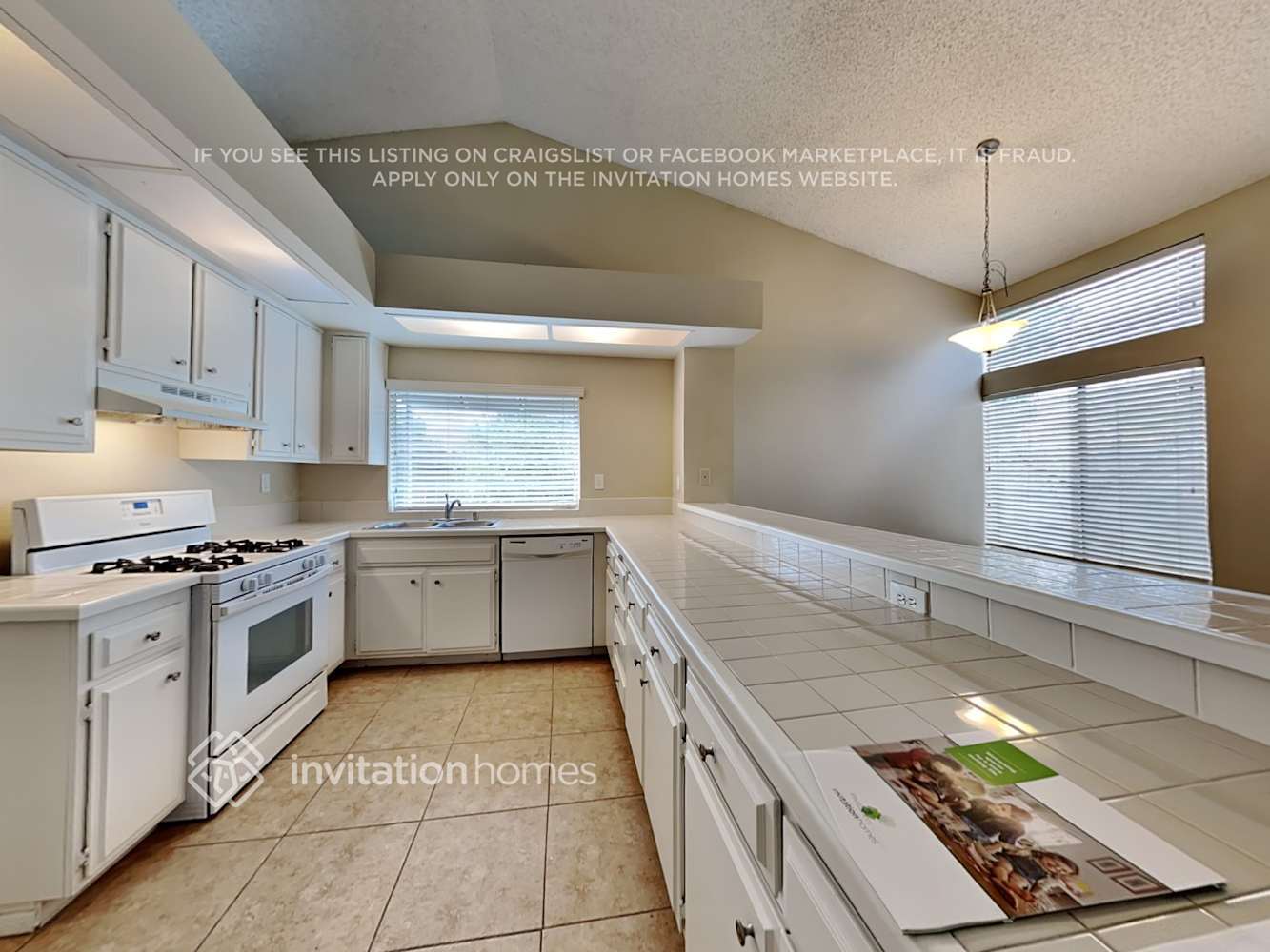 Building Photo - 25530 Black Walnut St