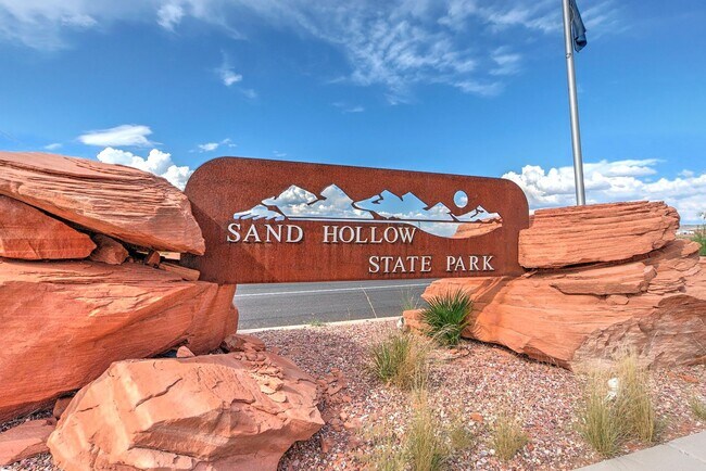 Building Photo - PETS ALLOWED!  Spacious & Modern 3-Bedroom Home for Rent Near Sand Hollow Reservoir