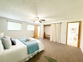 Building Photo - 450 NE Riverhill Dr