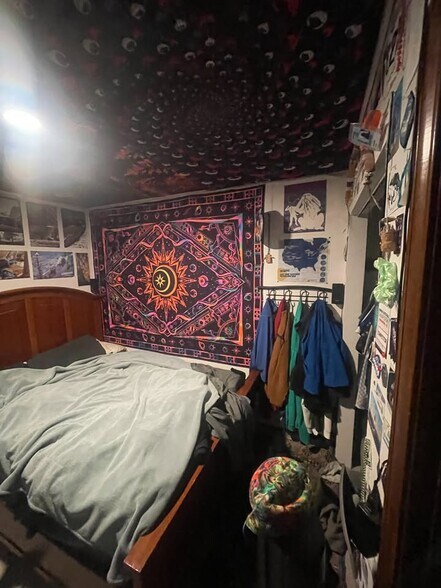 bedroom - 728 Iowa St