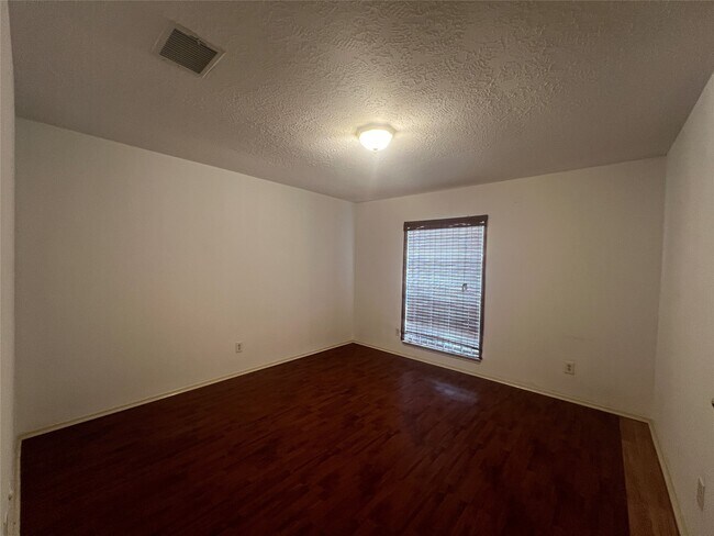 Building Photo - 7026 Lacy Hill Dr