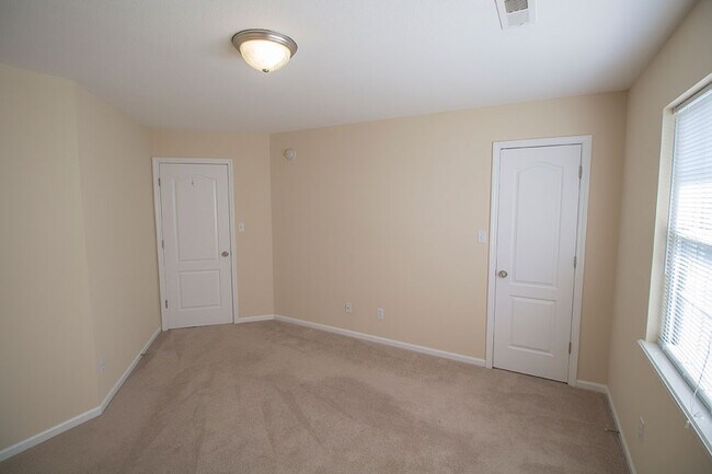 Building Photo - 3308 Crow Ct