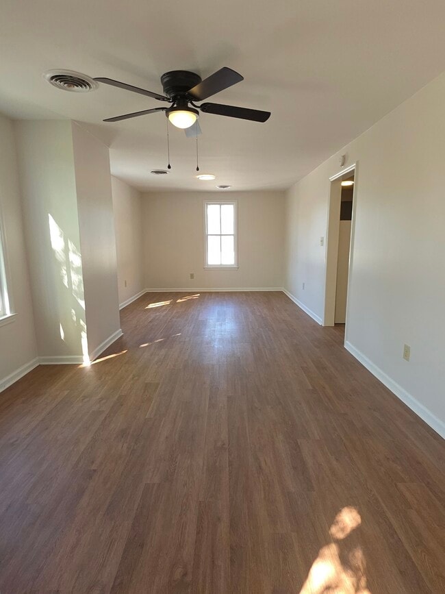 Building Photo - 411 W Cheves St
