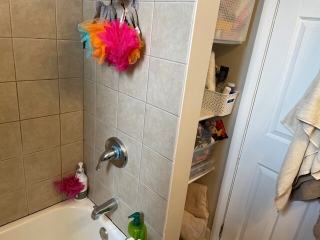 Building Photo - 1746 W Beach Ave