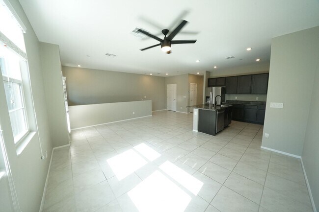 Building Photo - Showings Available Now