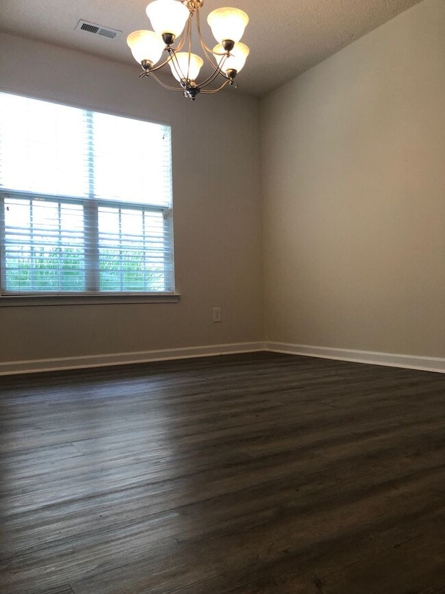 Building Photo - Available for immediate move in - Gorgeous...