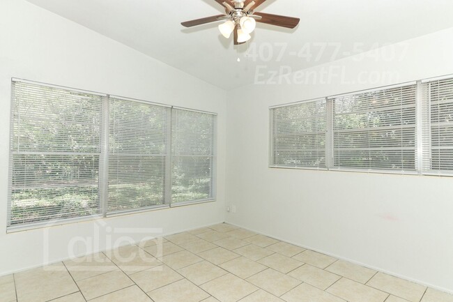 Building Photo - Charming 3/2 with Carport in Sanford