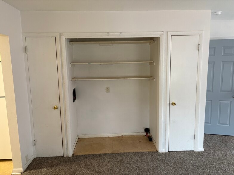 Building Photo - 804 College Ave