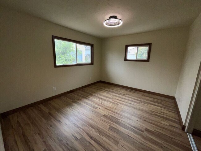 Building Photo - 567 Encinitas Ave