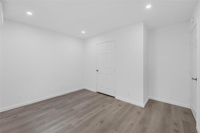 Building Photo - 712 Avenue H