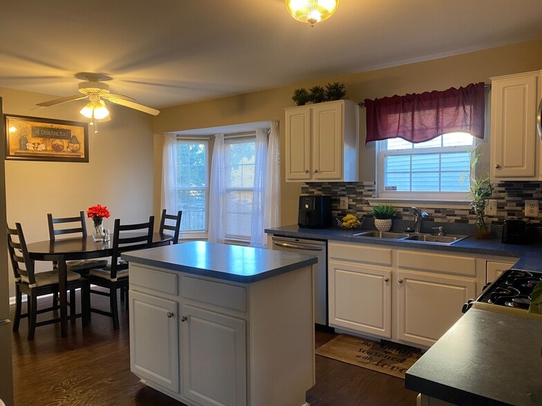 Building Photo - 3861 Shiner Ct