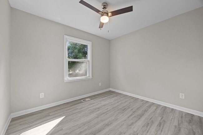 Building Photo - Charming 3-Bed Home with Granite Touches & Finished Basement in Raleigh!