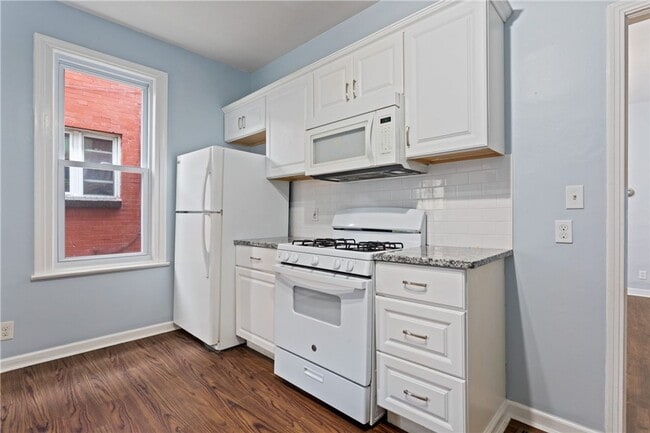 Building Photo - Beautiful Renovated 5 Bedroom House!