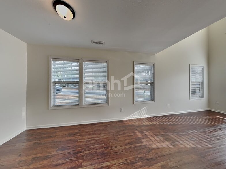 Building Photo - 118 Greenway St