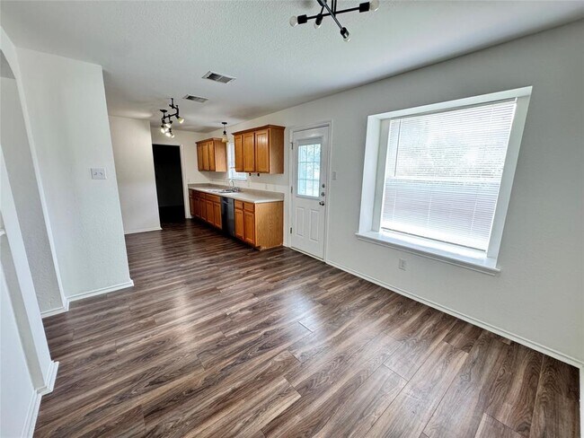 Building Photo - 1205 Dillon Lake Bend