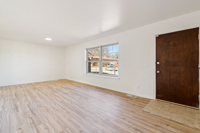 Building Photo - 1412 NE 38th St