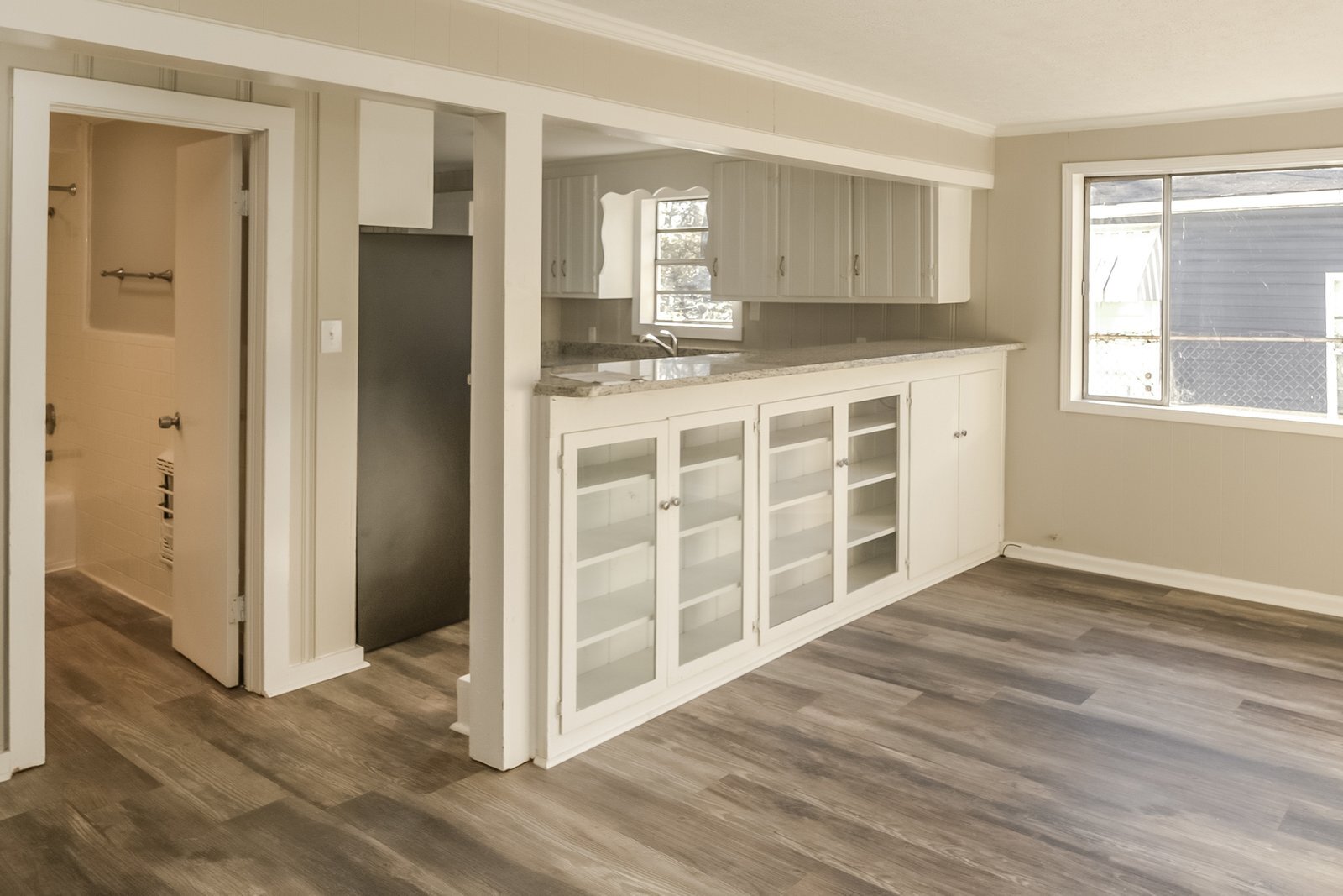 Building Photo - 206 E Crovat St