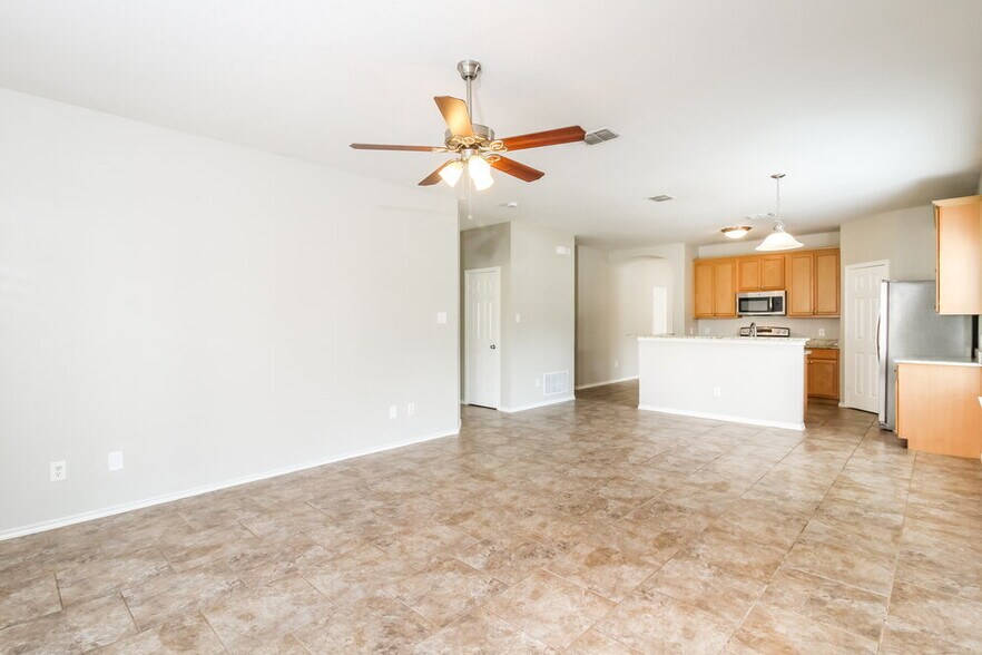 Building Photo - 10048 Iron Ridge Dr