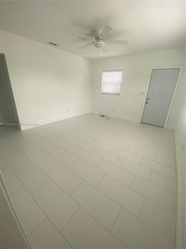 Building Photo - 2833 SW 38th Ave