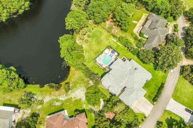 Building Photo - 21 S Anchors Lake Dr