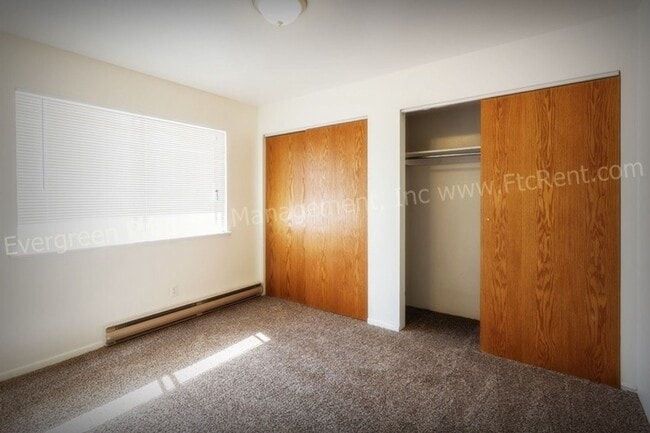 Building Photo - 2008 W Plum St