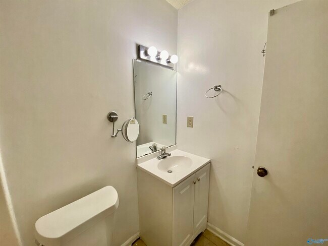 Building Photo - 14003 SW Wyandotte Dr