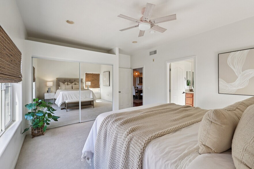 Building Photo - 3990 Centre St