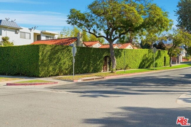 Building Photo - 5995 Saturn St