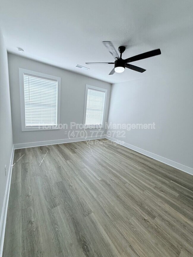 Building Photo - 2550 Valient Dr