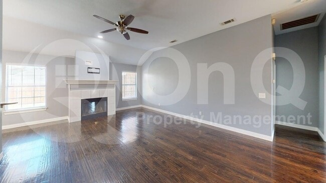 Building Photo - 8108 Bells St