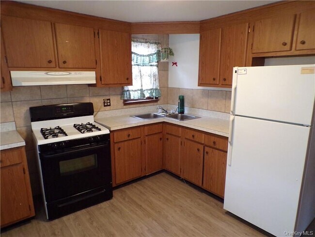 Building Photo - 2 Mertes Ln