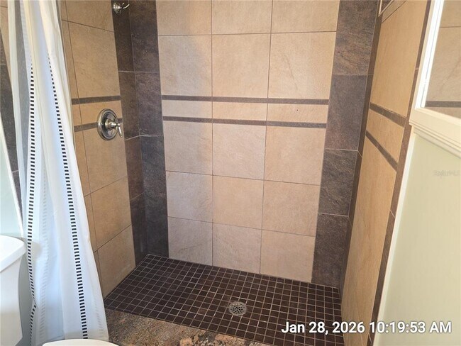 Building Photo - 1013 Greenbriar Dr