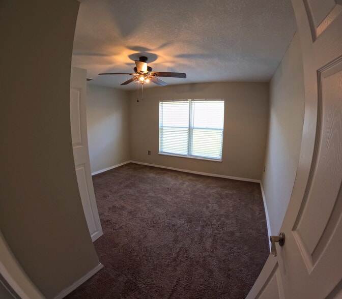 Room for Rent - 422 Fairfield Dr
