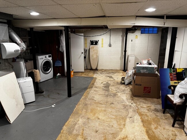 Building Photo - 608 Montrose Ave