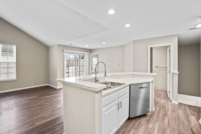 Building Photo - 5027 Stratford Pine Ln