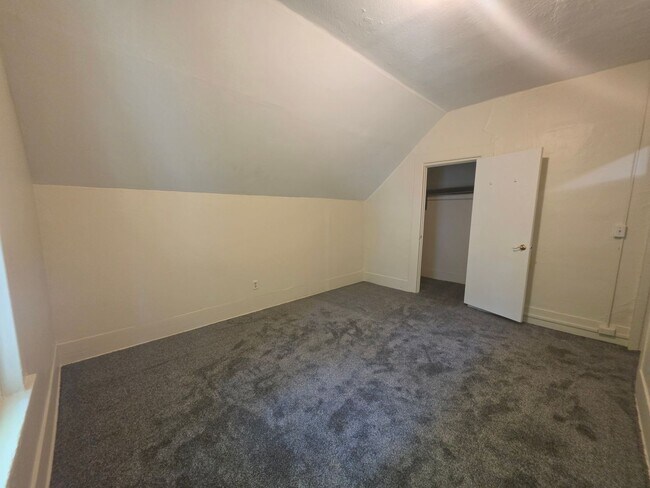 Building Photo - 242 W Highland Ave