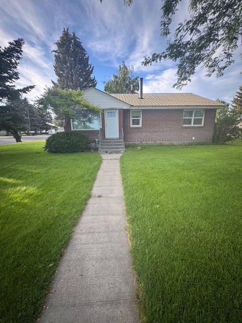 Primary Photo - 305 E Maple St
