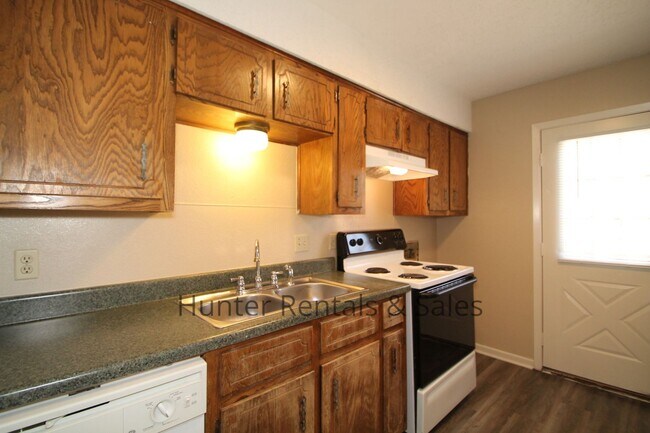 Building Photo - Rent Me Now!