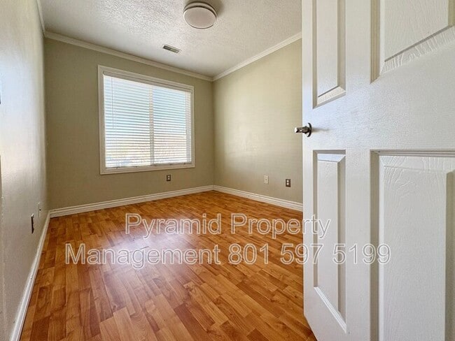 Building Photo - 3141 Alsace Way