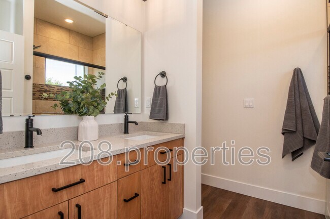 Building Photo - 479 E Violets Cv Ln