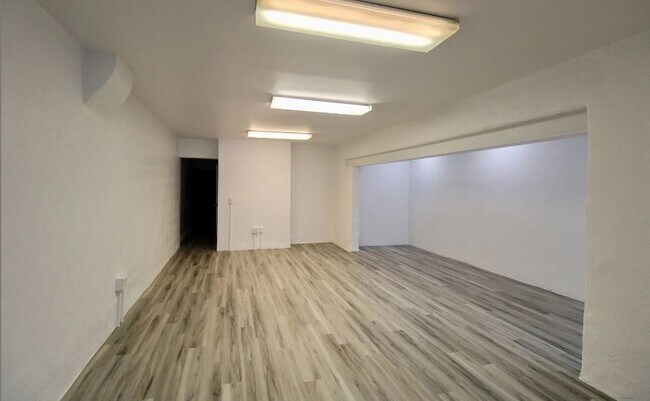 Building Photo - 214 Verbeke St