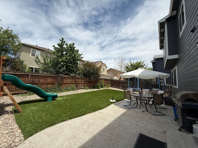 Building Photo - 6 Bed 4 Bath Home with 3000+ SQFT in Stetson Hills!!!