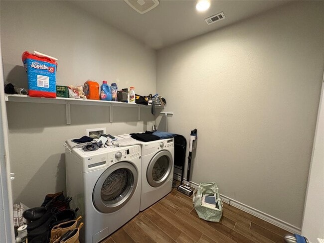 Building Photo - 12000 Saddle Rock Dr